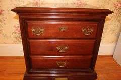 2-Drawer Night Stand