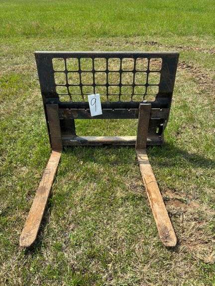 Bobcat Pallet Forks image