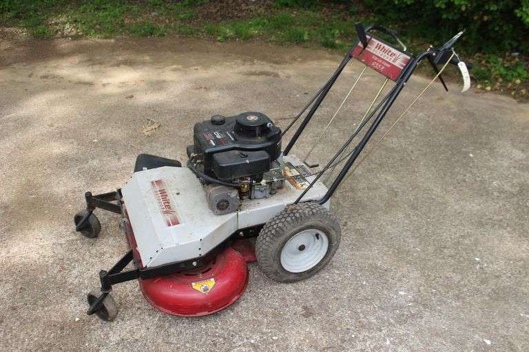 White Outdoor 933R Wide Cut Mower image