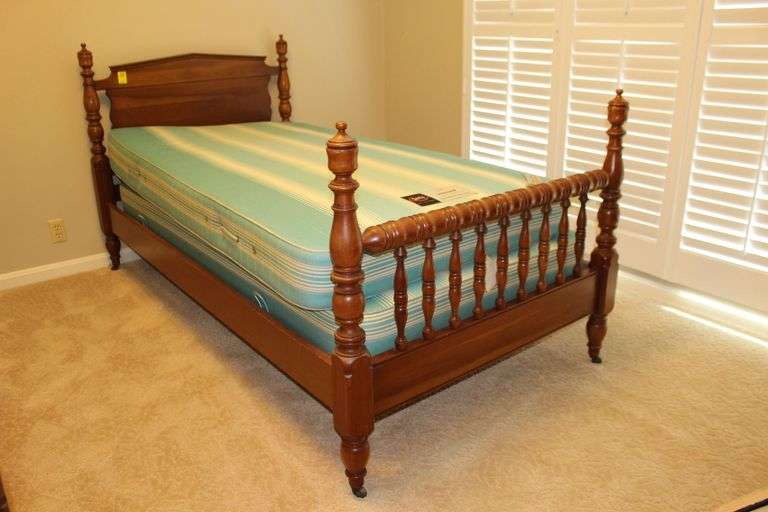 Continental Cherry Twin Size Bed on Wheels image