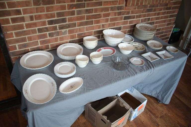 Arcopal & Sculptura Misc. Dishes image