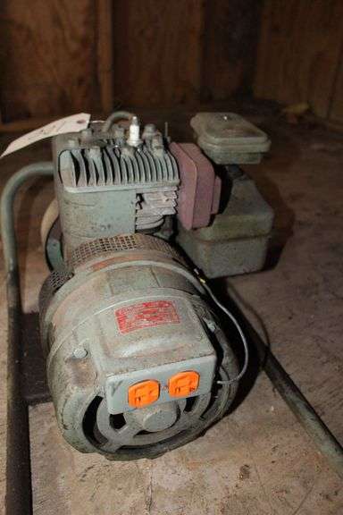 4 HP Briggs and Stratton 4 Cycle Generator