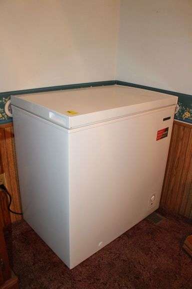 7 Cubic Feet Frigidaire Chest Freezer image