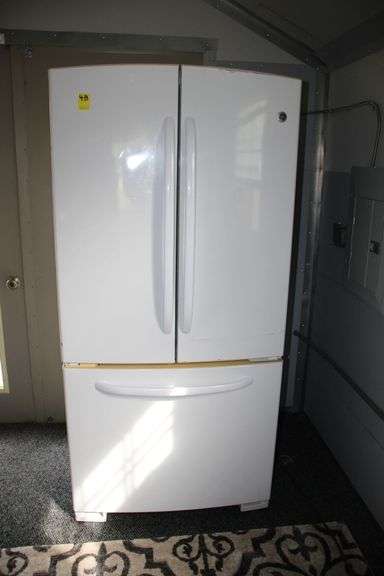 GE 2 Door Refrigerator with Bottom Freezer image