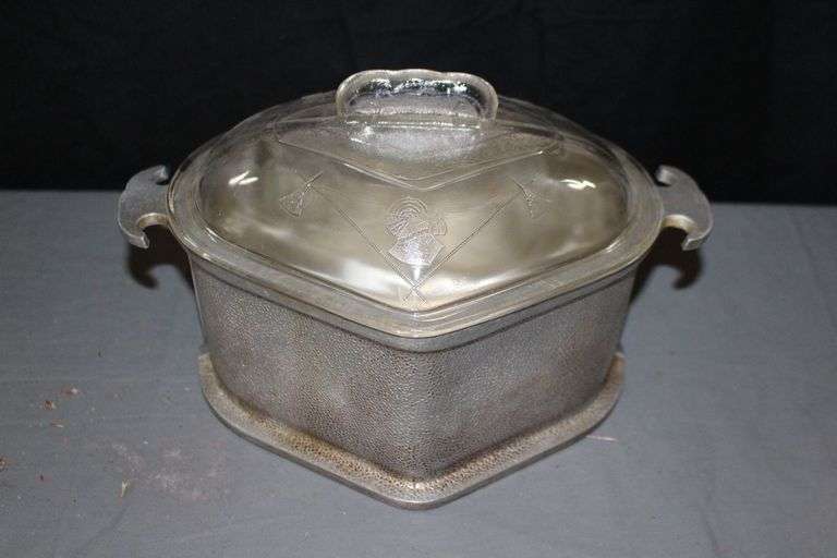 Guardian Service Triangle Shaped Pot with Glass Lid image