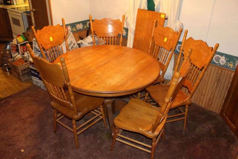 Dining Room Table with Leaf and (6) Chairs image