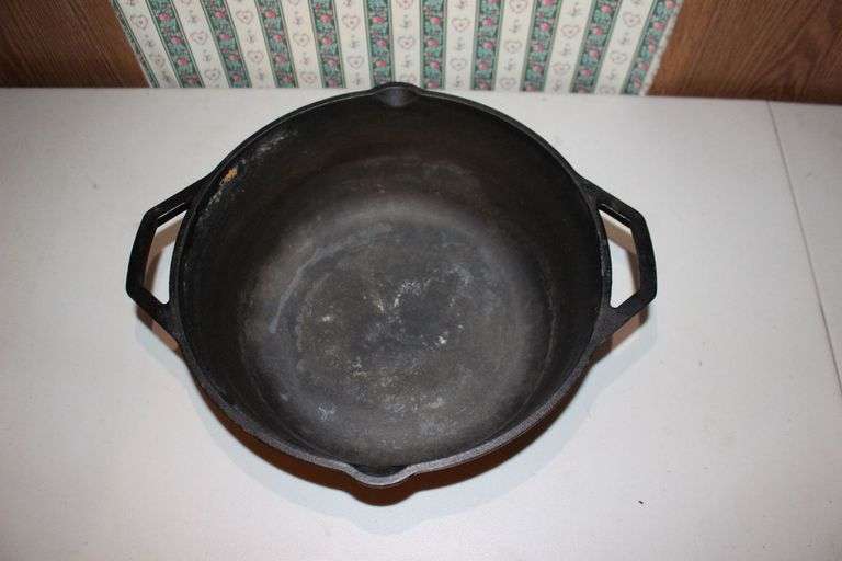 12 Inch Lodge Cast Iron Dutch Oven with Lid