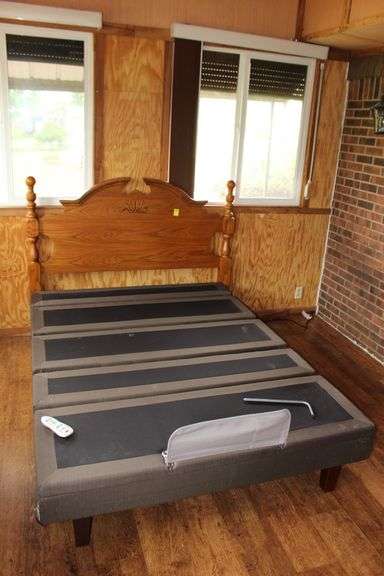 Full Size Oak Headboard with Ruoey Lung Enterprise Co. Massaging Mattress Foundation and Remote image