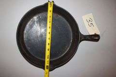 12 in Griswold 716 E Cast Iron Skillet