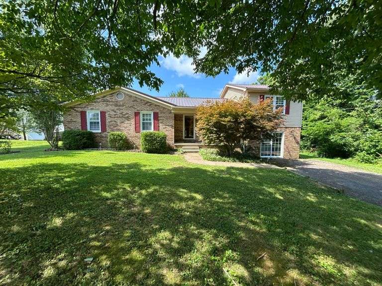 PARCEL 2: BRICK TRI-LEVEL HOME - 2 LOTS: 114 Thomason Ave, Leitchfield, KY 42754