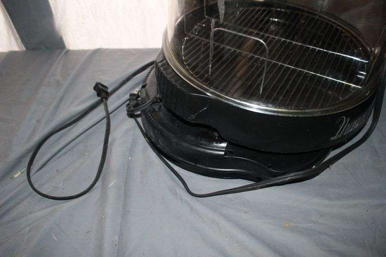 Toastmaster Bread Maker, Skillets, Flat Top, Toastmaster Warmer, and Ninja Foodi Grill
