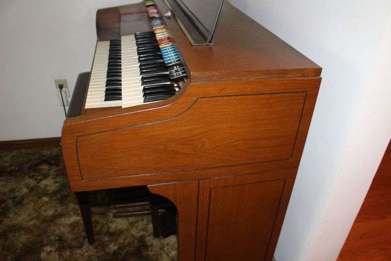 Thomas Playmate Sneaky Easy 2 Electric Organ with Bench