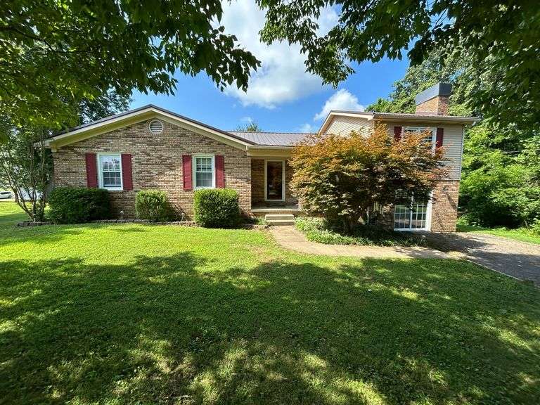 PARCEL 2: BRICK TRI-LEVEL HOME - 2 LOTS: 114 Thomason Ave, Leitchfield, KY 42754