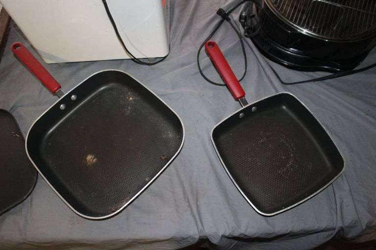 Toastmaster Bread Maker, Skillets, Flat Top, Toastmaster Warmer, and Ninja Foodi Grill