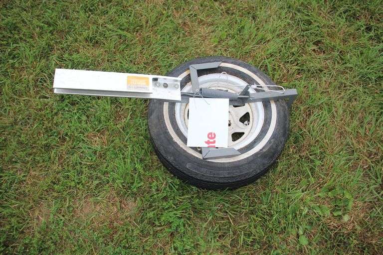 Champion High Fly Target Thrower Mounted on a CLM ST F78-14 Tire