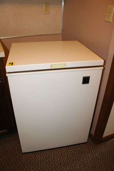 General Electric Chest Freezer image