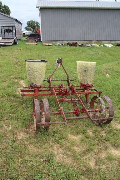 3 PTH International 2 Row Corn Planter