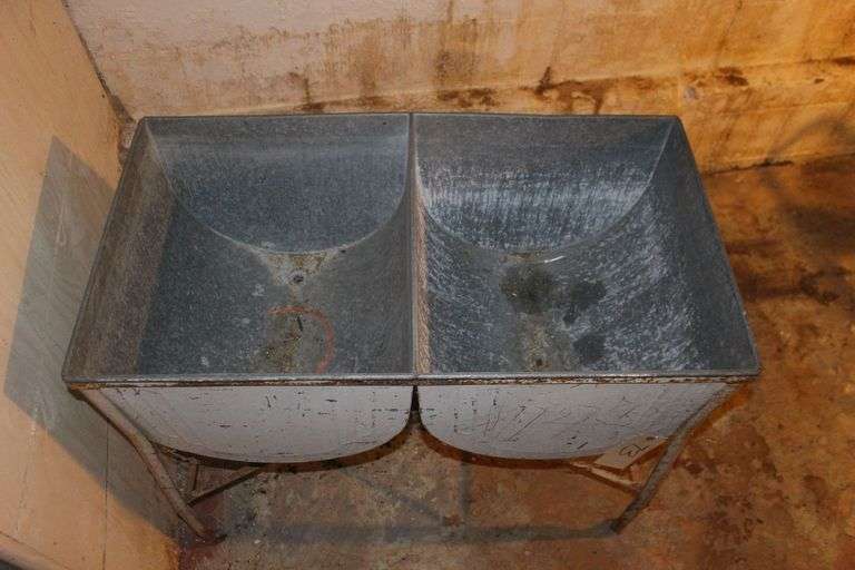2 Tub Wash Table on Wheels