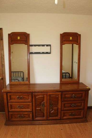 9 Drawer Dresser with (2) Mirrors image