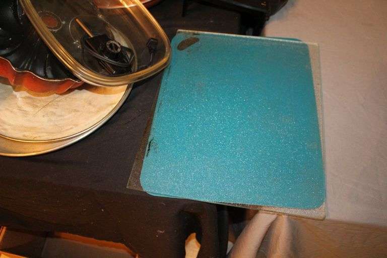 Cake Server, Bella Waffle Maker, Fry Basket, Frying Pans, Glass Cutting Boards, Fry Basket, Juicer, Popcorn Maker, Cake Mold, and Misc.