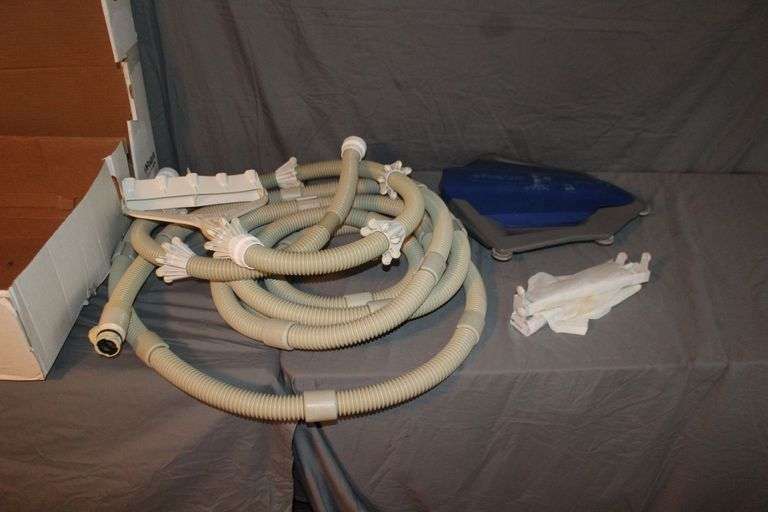 Polaris 65 Pool Vacuum image