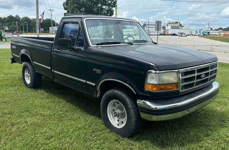 1994 Ford FWD F-150 XLT Long Bed Truck image