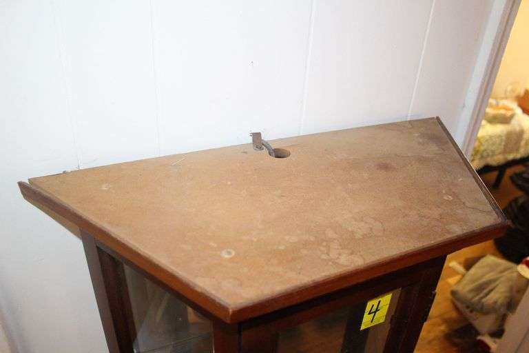 Pulaski Furniture Curio Cabinet with Light