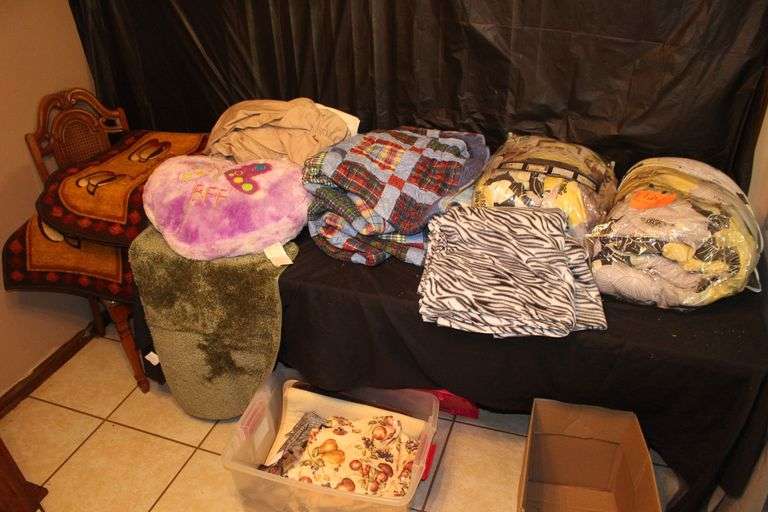 (2) Twin XL Bed Spreads, Blankets, Bed Sheets, Machine Stitch Quilt, and Floor Mats image