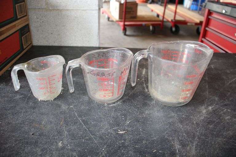 (3) Glass Measuring Cups