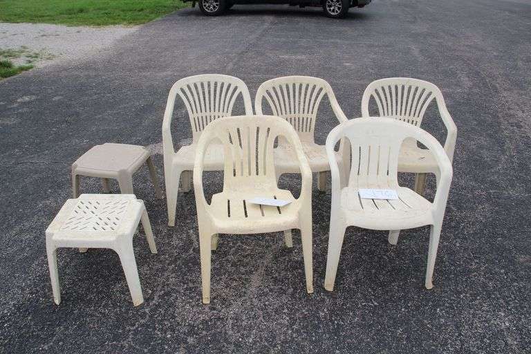 (5) Plastic Chairs and (2) Tables image