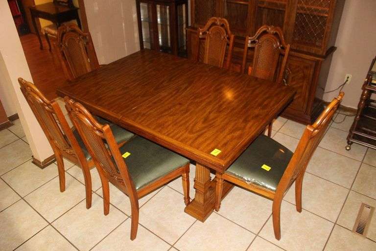 Singer Furniture Dining Table, (6) Cushioned Chairs, and Leaf