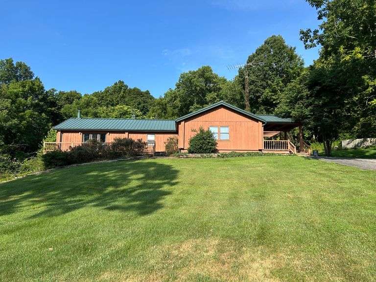 PARCEL 1: LOG HOME - BASEMENT - GARAGE - 1.2 ACRES: 487 Quiggins Lane, Leitchfield, KY 42754 image