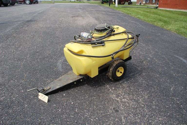 John Deere 25 Gallon Sprayer with Pump and Hitch image