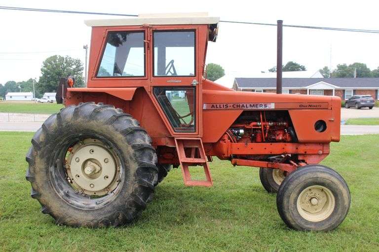 1969 Allis-Chalmers 190 XT Tractor