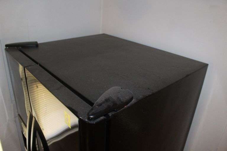Frigidaire Side By Side Refrigerator/Freezer