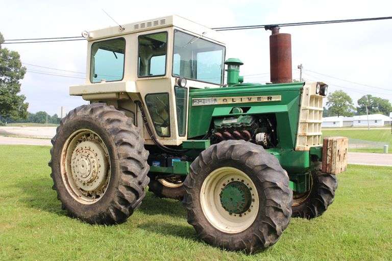 1974 Oliver 2255 Tractor image