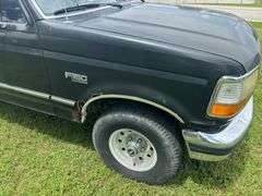 1994 Ford FWD F-150 XLT Long Bed Truck