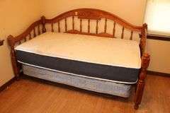 Twin Size Daybed with Twin Size Trundle
