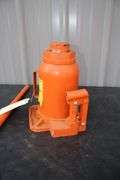 Central Hydraulics 30 Ton Hydraulic Jack with Handle