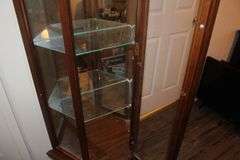 Pulaski Furniture Curio Cabinet with Light