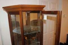Pulaski Furniture Curio Cabinet with Light