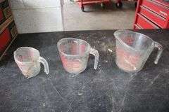(3) Glass Measuring Cups
