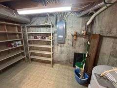 PARCEL 1: LOG HOME - BASEMENT - GARAGE - 1.2 ACRES: 487 Quiggins Lane, Leitchfield, KY 42754