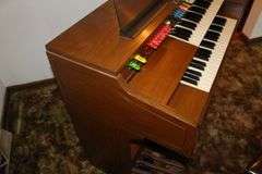 Thomas Playmate Sneaky Easy 2 Electric Organ with Bench