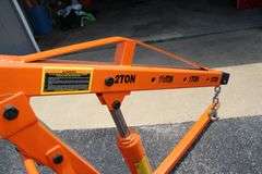 Central Hydraulics 2 Ton Shop Crane