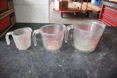 (3) Glass Measuring Cups