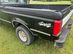 1994 Ford FWD F-150 XLT Long Bed Truck