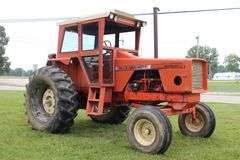 1969 Allis-Chalmers 190 XT Tractor