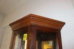 Pulaski Furniture Curio Cabinet with Light