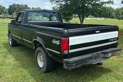 1994 Ford FWD F-150 XLT Long Bed Truck
